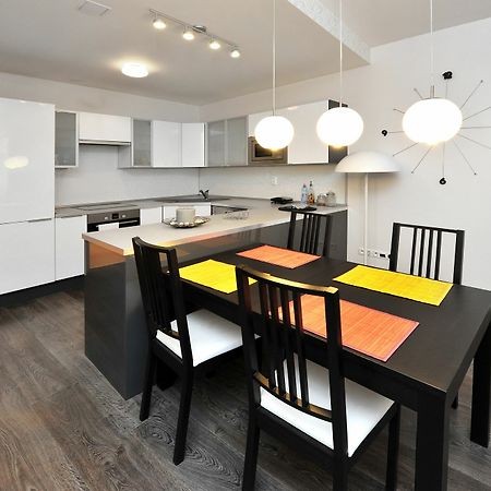 Aplend City Laurinska 11 Братислава Екстериор снимка