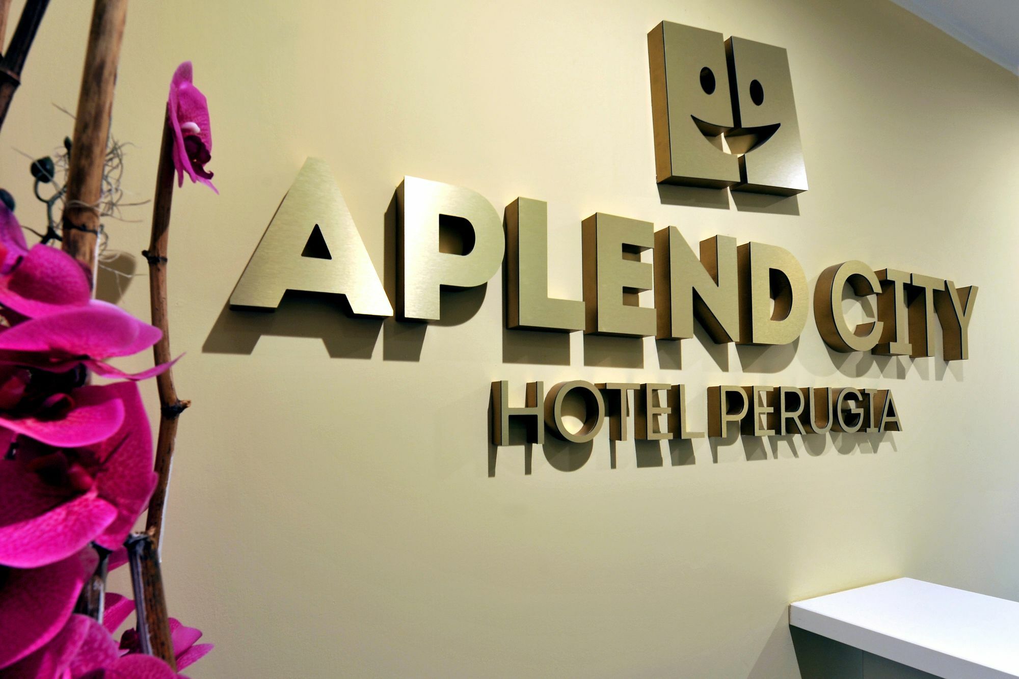 Aplend City Laurinska 11 Братислава Екстериор снимка