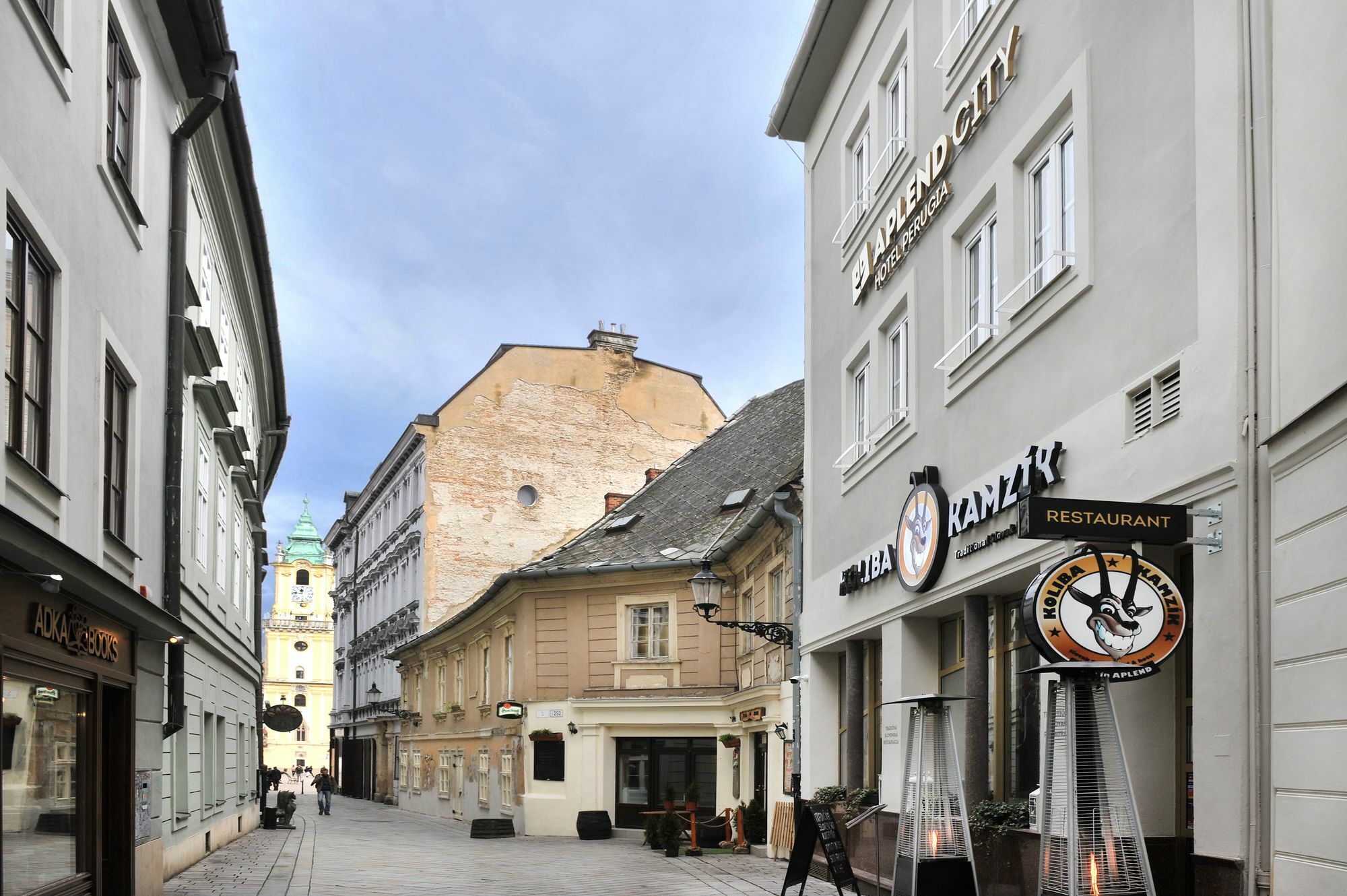 Aplend City Laurinska 11 Братислава Екстериор снимка